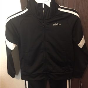 Adidas lil boys size 5 tracksuit